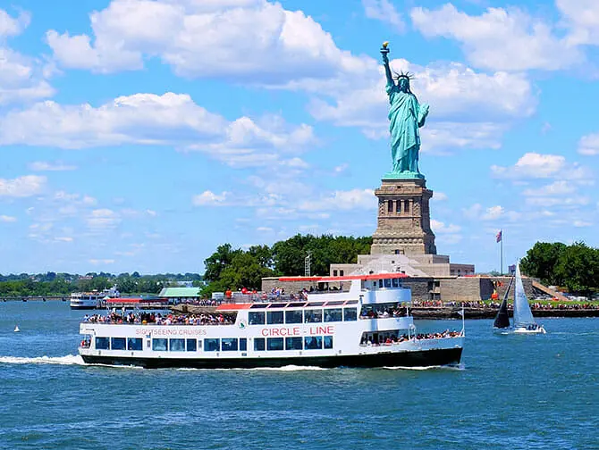 Unterschied zwischen New York CityPASS und den New York Explorer Pass - Bootstour