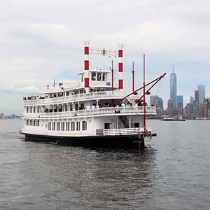 Silvester Bootstour in New York - Liberty Belle NYC