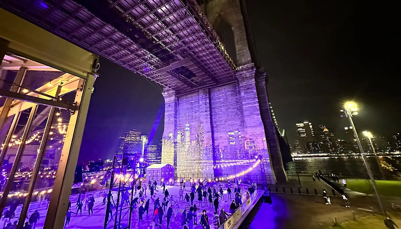 Schlittschuhlaufen in New York - Brooklyn Bridge Park