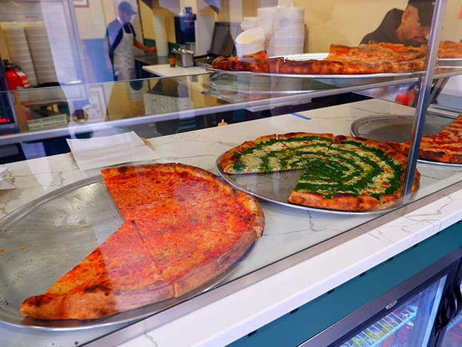 Die beste Pizza in New York - Lucia Pizza of SoHo Slice