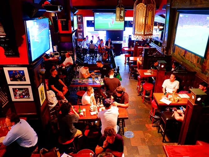 Sportbars und Fu&szlig;ballkneipen in New York - The Football Factory at Legends
