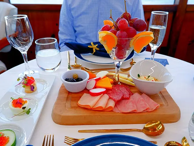 Bootstour mit Abendessen in New York (3 Stunden) - Essen