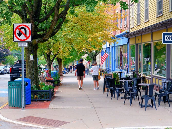 Kleinstadt Amerika: Tagesausflug nach Cold Spring in der Nähe von New York - Main Street