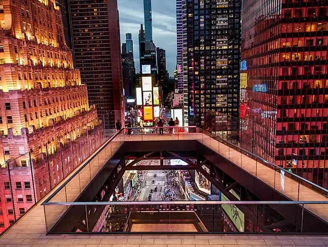 Was kann man am Times Square machen -One Times Square Skywalk