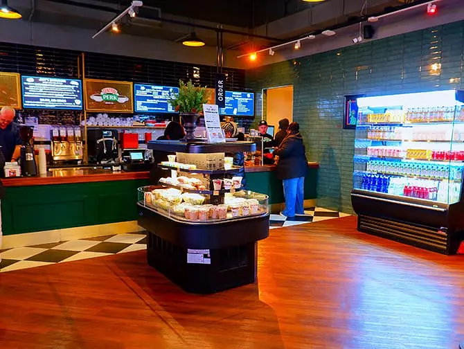 Central Perk Coffeehouse in New York - Einen Kaffee holen