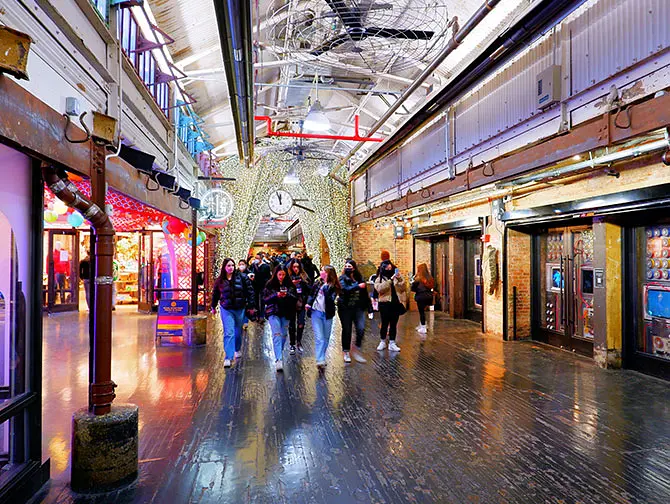 Chelsea Market in New York - Ehemalige Keksfabrik, die in einen Markt umgewandelt wurde
