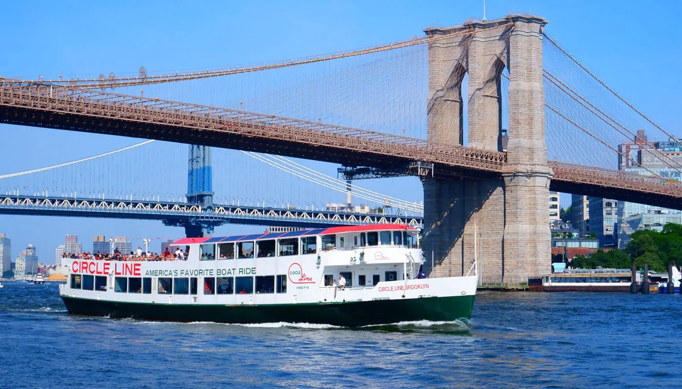 New York 5-Tage-Reiseplan – Eine Bootsfahrt machen und die Highlights vom Wasser aus sehen