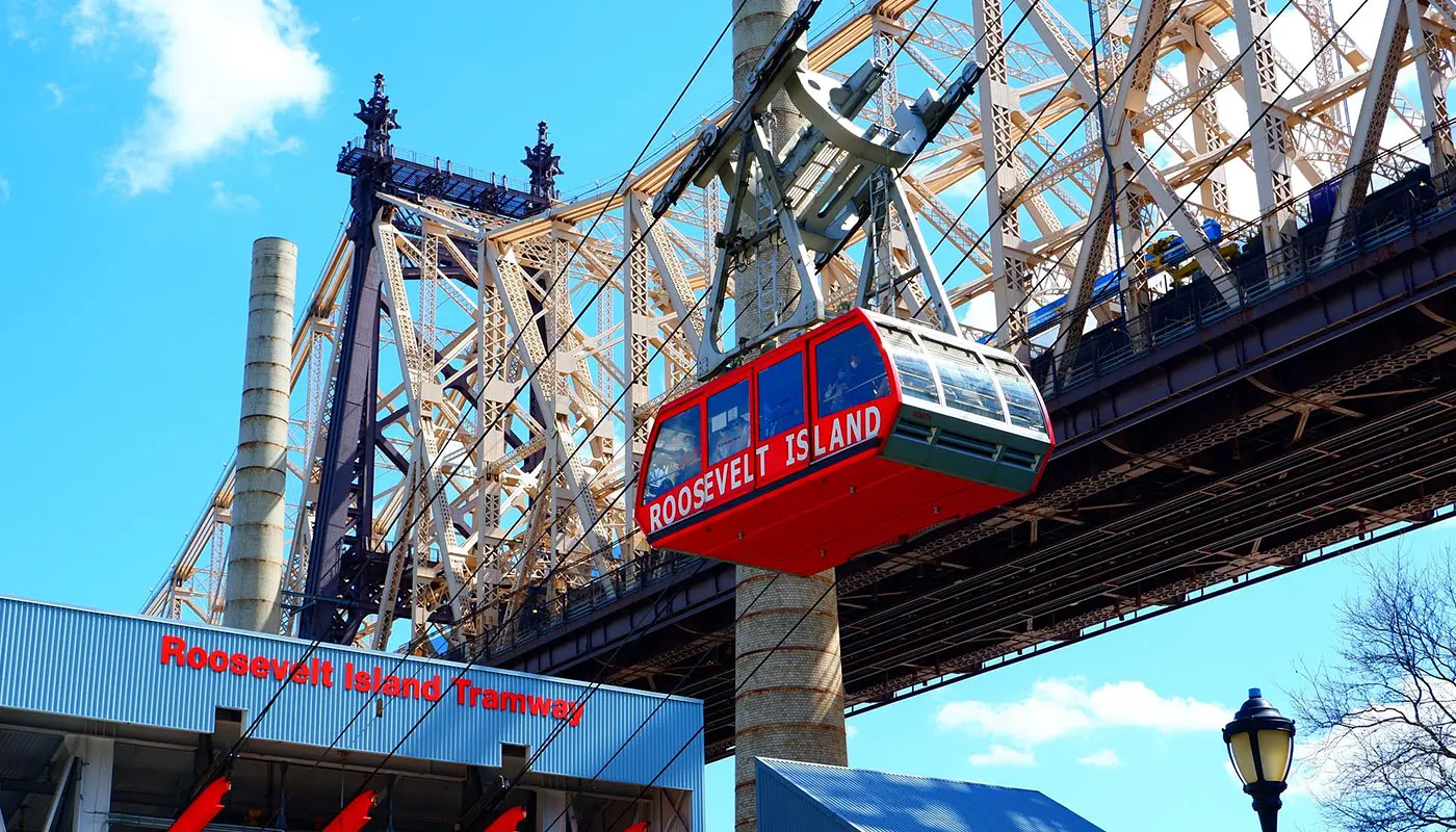 New York 6-Tage-Reiseroute – Mit der Roosevelt Island Tram nach Roosevelt Island fahren