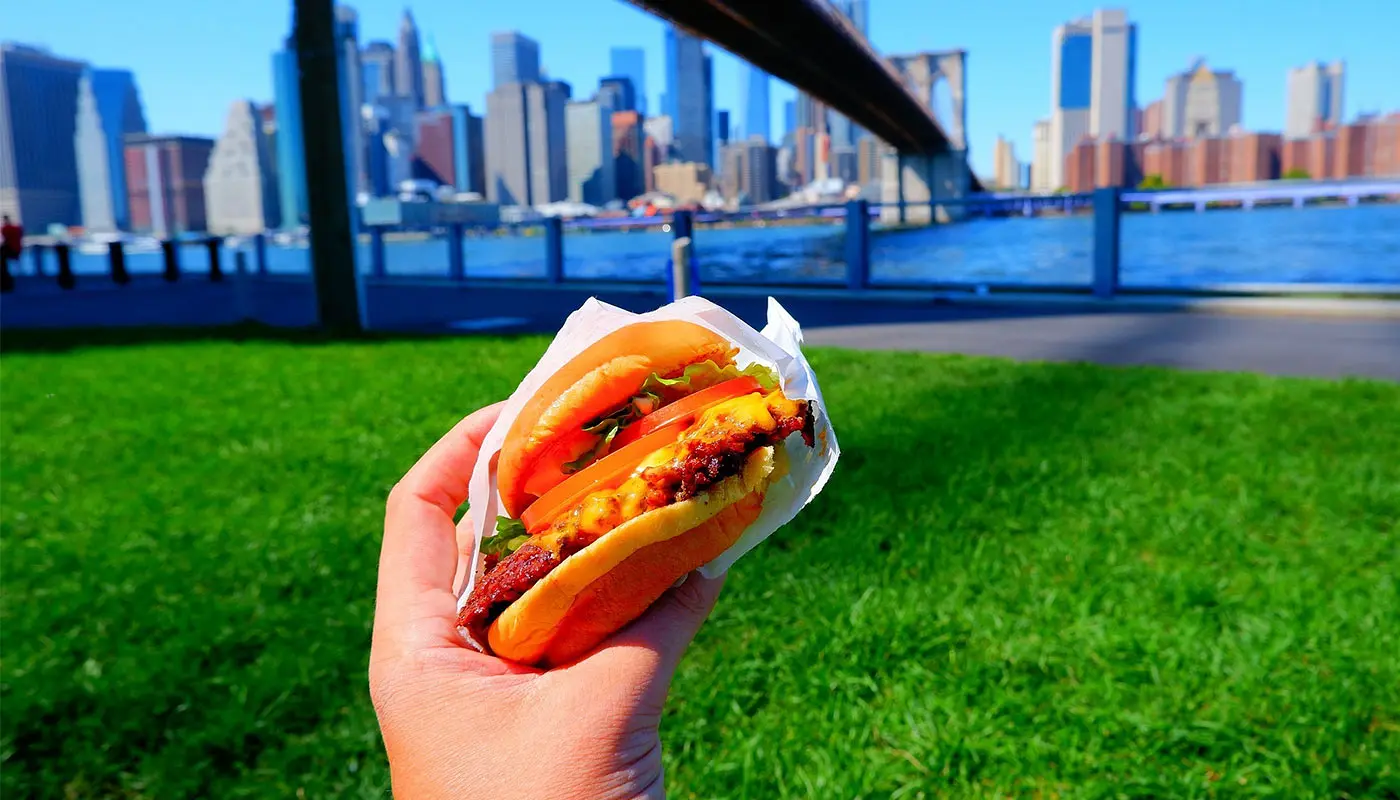 Shake Shack in New York - Ein Burger von Shake Shack