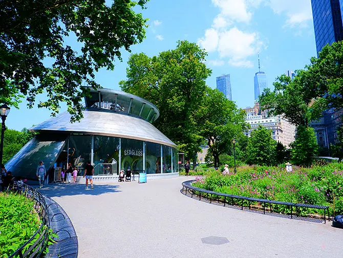 Battery Park in New York - Durch den Park spazieren