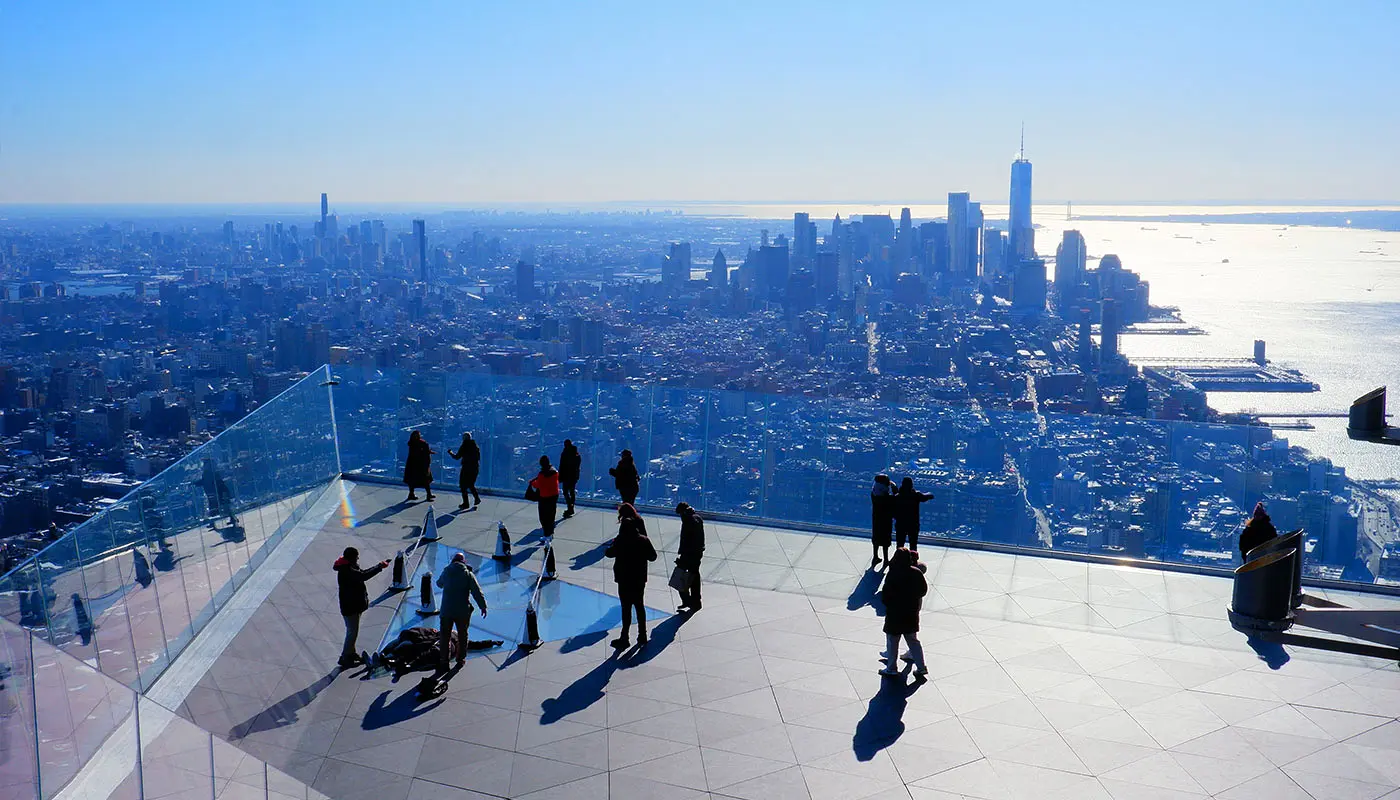 New York 8-Tage-Reiseroute – Den Ausblick von einer Aussichtsplattform genießen