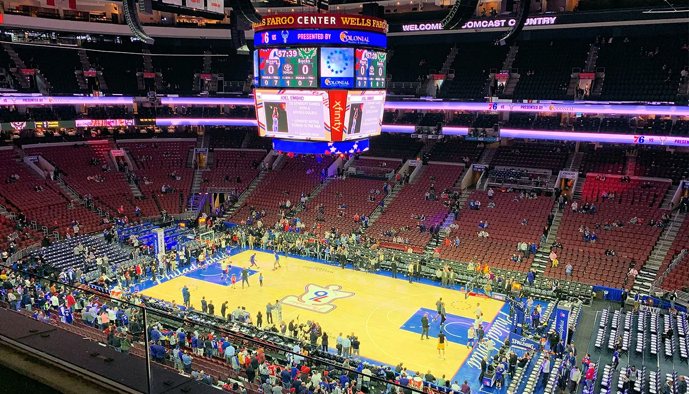Tickets für die Philadelphia 76ers - Das Basketballfeld in der Xfinity Mobile Arena